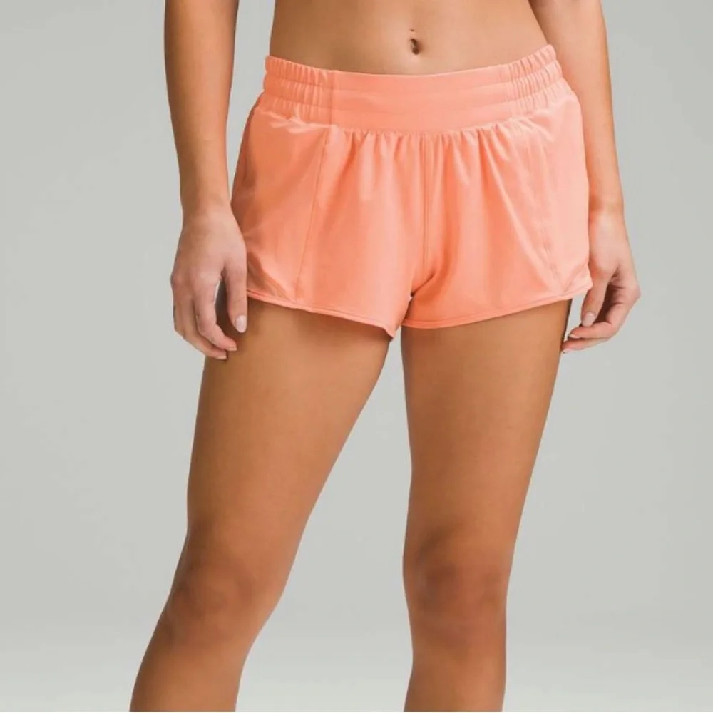 Lululemon Hotty Hot Low-Rise‎ Lined Short 2.5